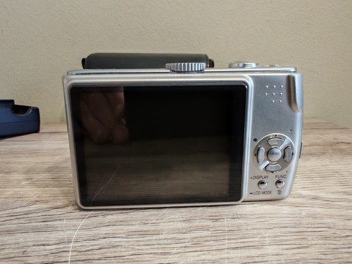 Panasonic Lumix DMC-TZ3 7.2MP Silver Digital Camera Case Charger Battery Issue? - Picture 4 of 17