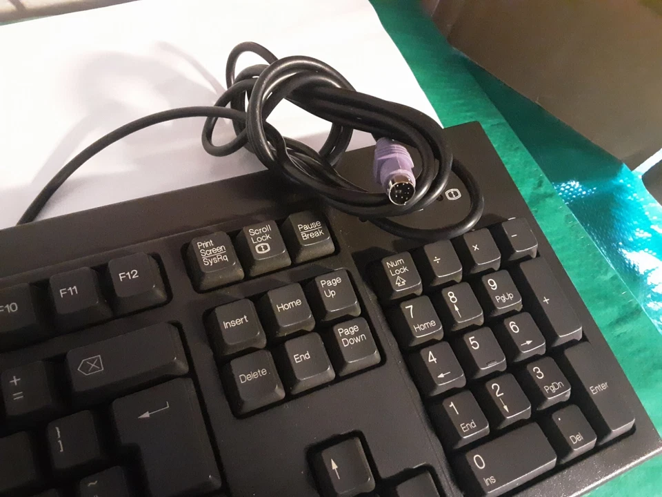 Vintage IBM Wired Computer Keyboard Model KB-9910. REF: OTHER K/B - Image 2 of 4