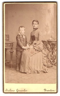 Photograph Julius Gursche, Dresden, Bautznerstrasse 39, mother with child 