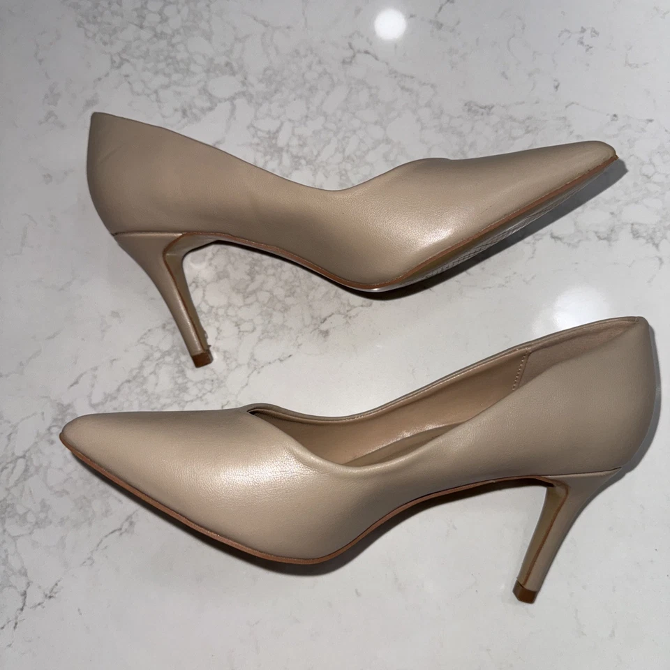 Tacones de tacón de aguja Journee Collection talla 5,5 color nude Foto 4 de 4