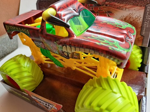 Monster Jam El Toro Loco Zombie Vs Hunter Truck 1:24 Large Toxic Spinmaster - Picture 4 of 8