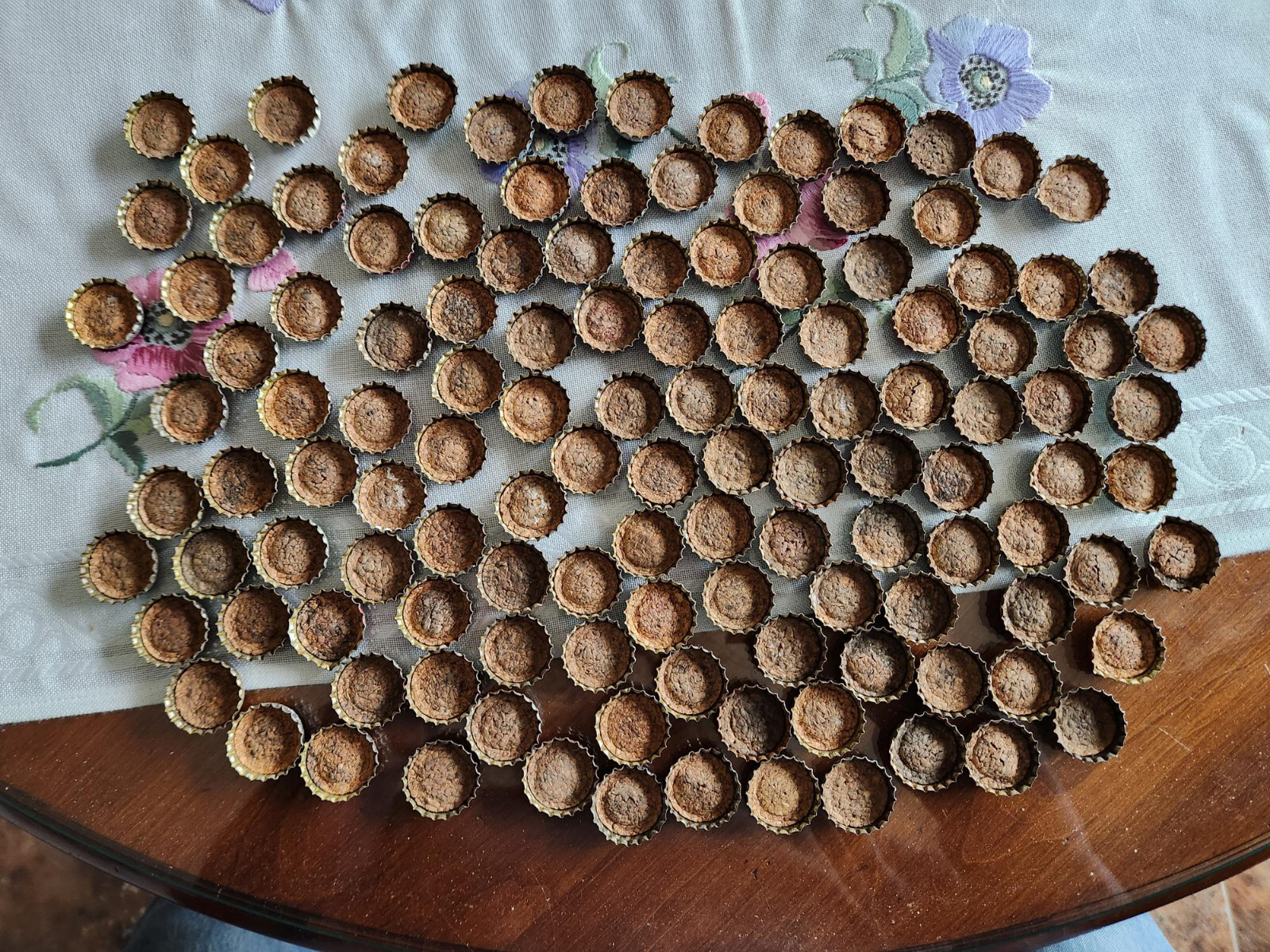 LOT OF 126 VINTAGE CORK LINED BOTTLE CAPS 15 DIFFERENT GENERIC