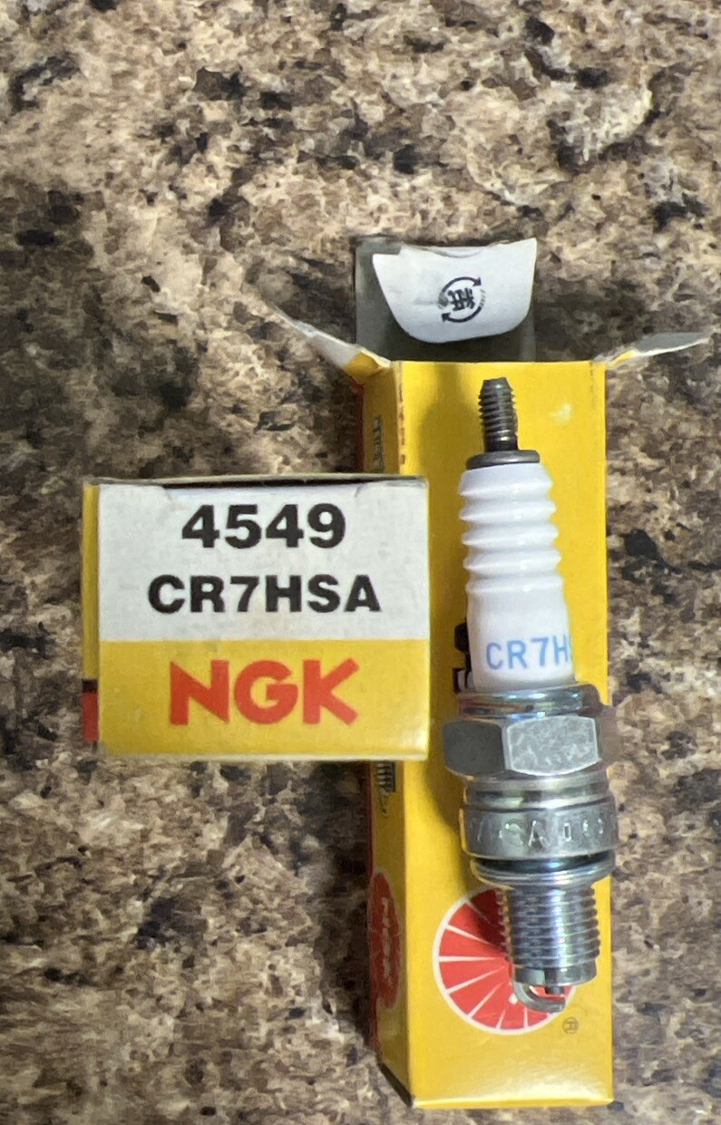 NGK - Standard Spark Plug  CR7HSA 4549