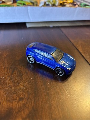 HOT WHEELS: Lamborghini Urus. Blue . B74