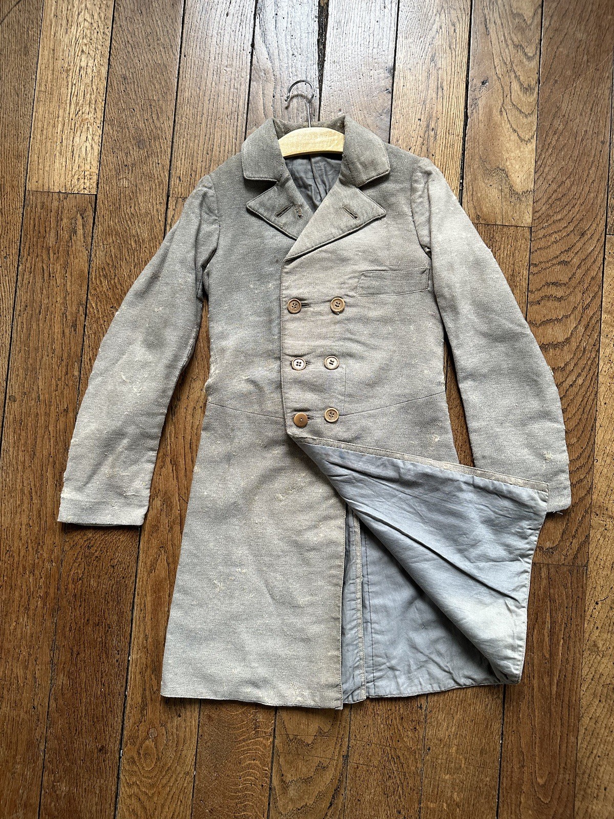 Finger coat coat dress young man boy old