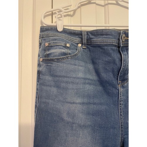 Torrid Crop Midfit Super Soft Super Skinny Jeans 18 - Picture 4 of 8