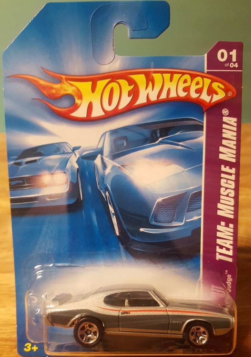 ホットウィール　'69 Pontiac GTO Hot Wheels '69 Pontiac GTO Silver 1:64 Scale New Team: Muscle