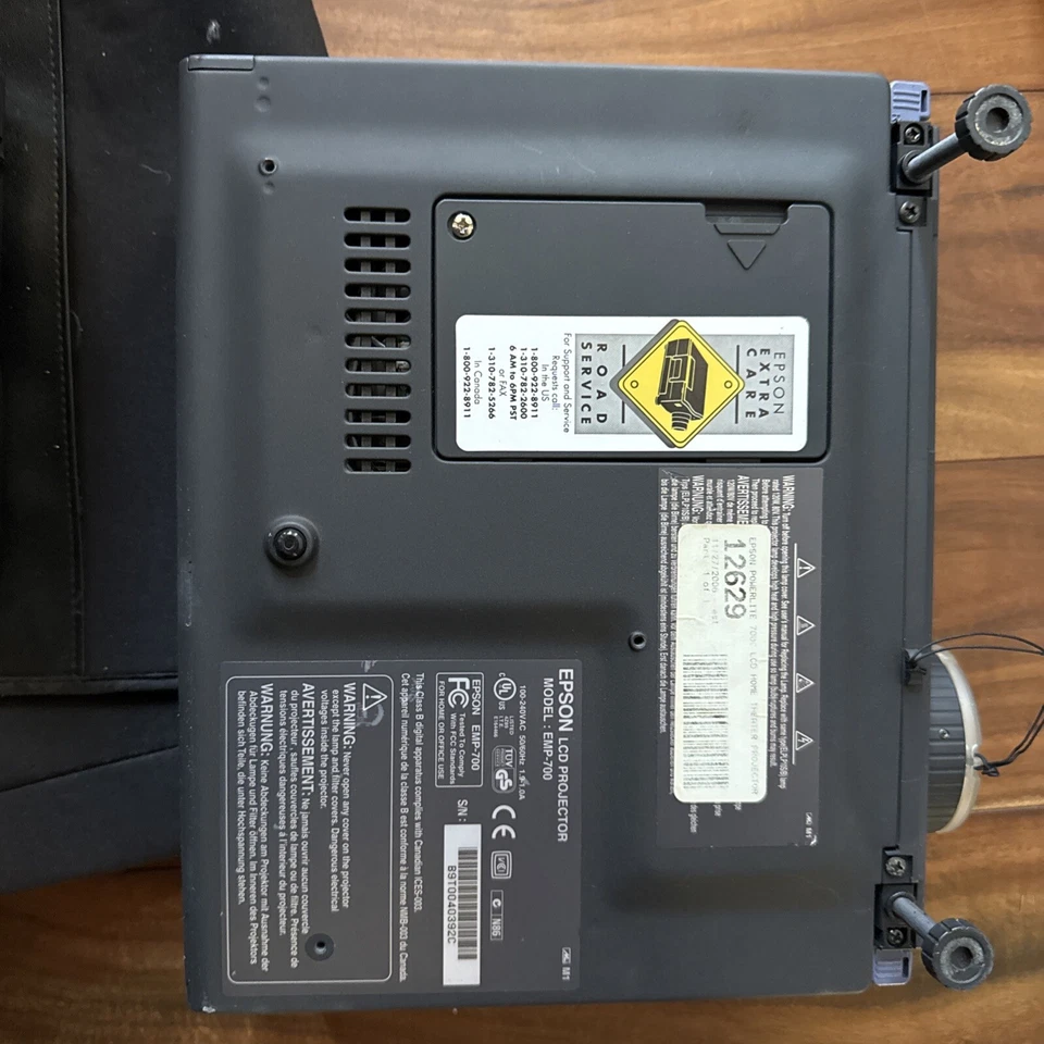 Epson EMP-700 Power lite 700c Projector , Remote & Case - Image 2 of 3