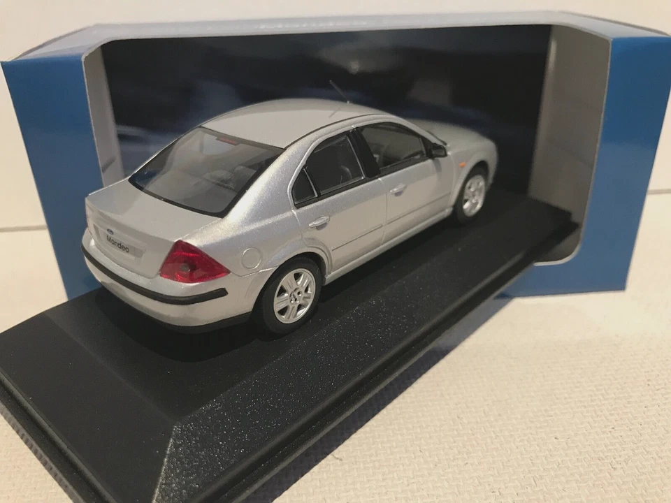 FORD Mondeo III Silver  1:43 Minichamps - Image 2 of 4