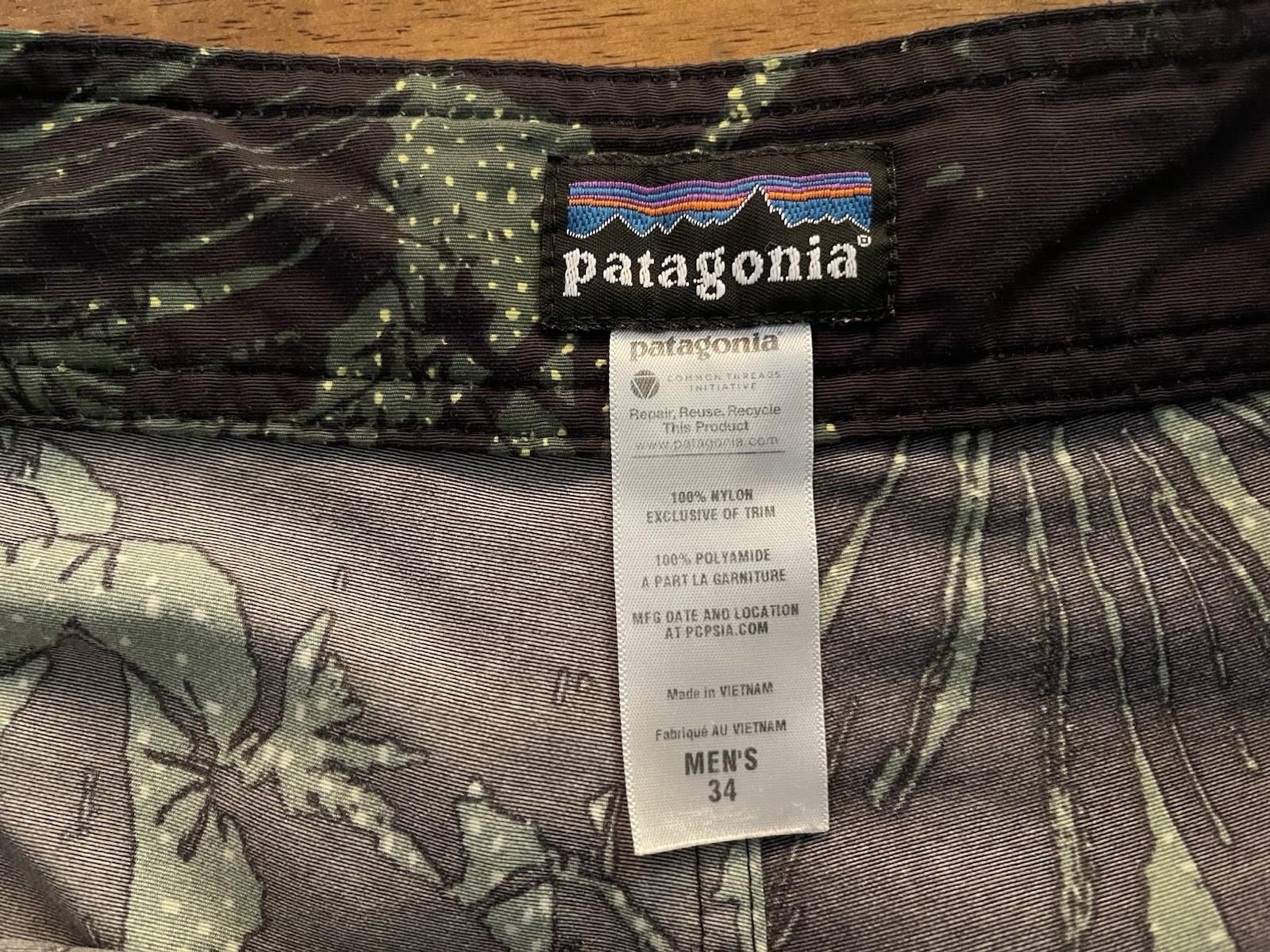 Patagonia Men's Board Shorts - Size 34 thumbnail 2
