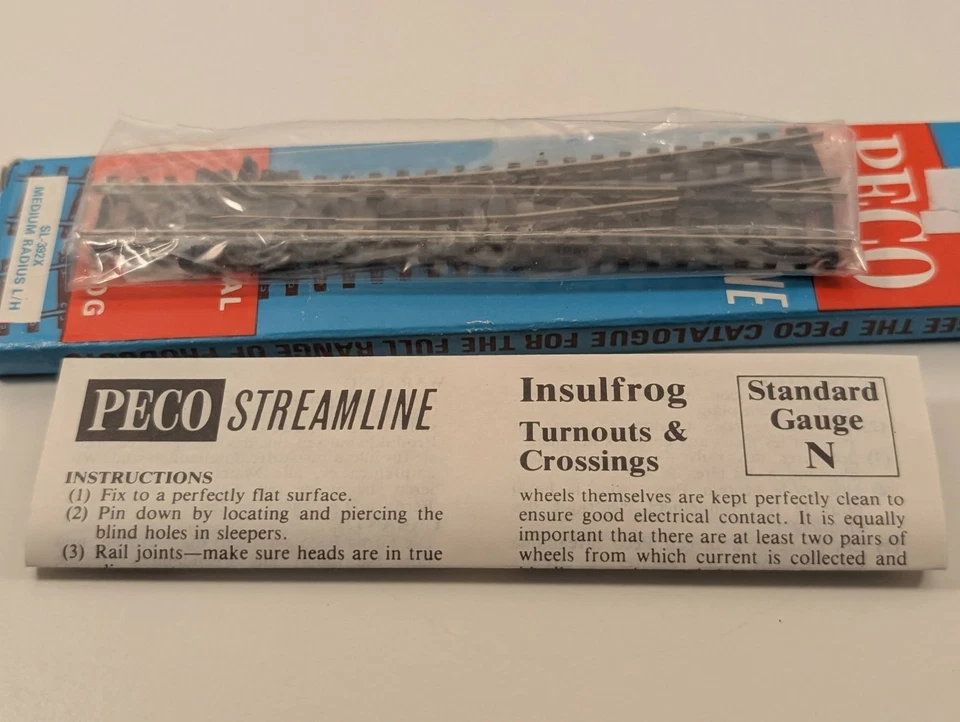 Peco Streamline N Gauge Insulfrog Turnout & Crossing Set - Image 3 of 4