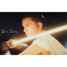 Daisy Ridley Signed Photo #7 (11x17)