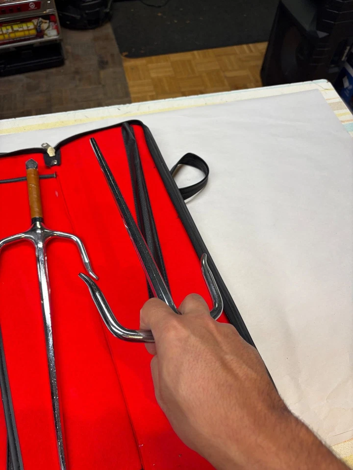 Twin Japanese Sai Stainless Steel W LEATHER HOLDING CASE - Image 4 of 4