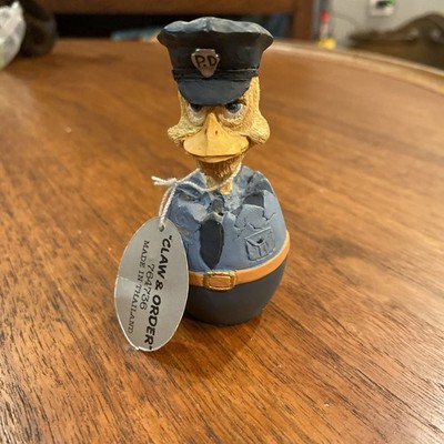 VTG 1989 ENESCO Eggbert and Friends  CLAW & ORDER Policeman Figurine 3.25 
