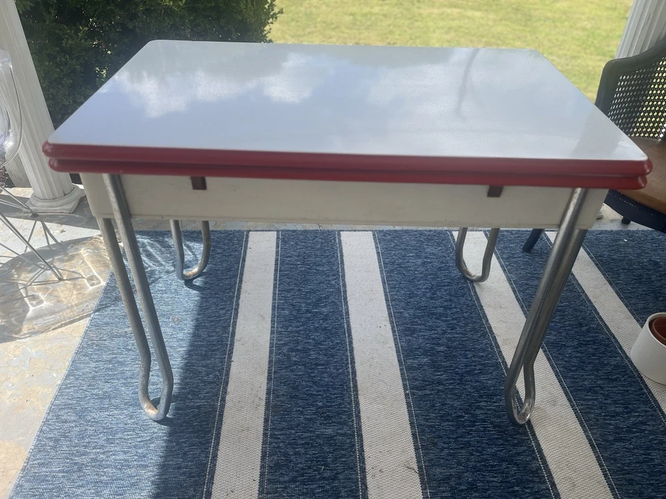 Antique 30s/40s Red And White Enamel With Hair Pin Legs And Extendable Leaves - Image 3 of 4