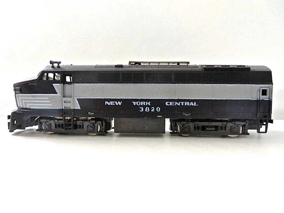 HO Model Power 724 New York Central Baldwin Shark Nose powered Diesel NEW OS - Image 2 of 4