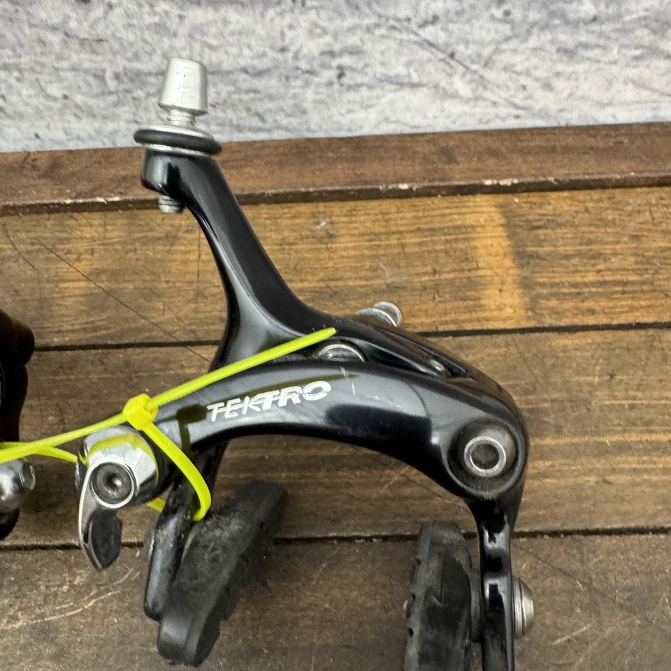 Juego de pinzas de freno para bicicleta de carretera Tektro delanteras y traseras doble pivote negro par 395 g Foto 2 de 4