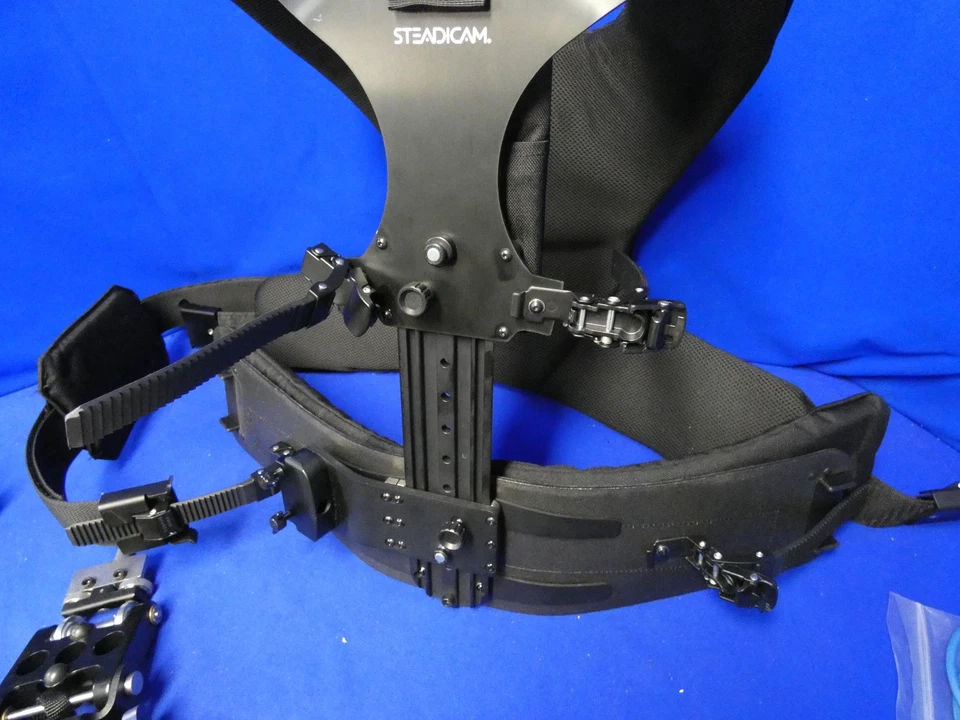 Sistema estabilizador de cámara Steadicam Zephyr HD con chaleco, monitor de 7", estuche rígido, bonito Foto 4 de 4