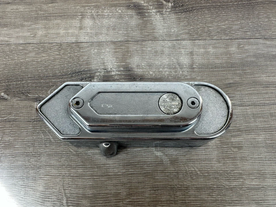 Cubierta de eje basculante trasero cromada Harley OEM 1999 Wide Glide Foto 2 de 4