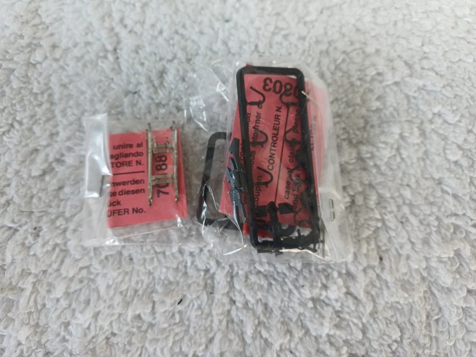 Roco HO 43655 Twin Pantograph Electric Loco Class Re 4/4 000-3 SBB Red Livery - Image 4 of 4