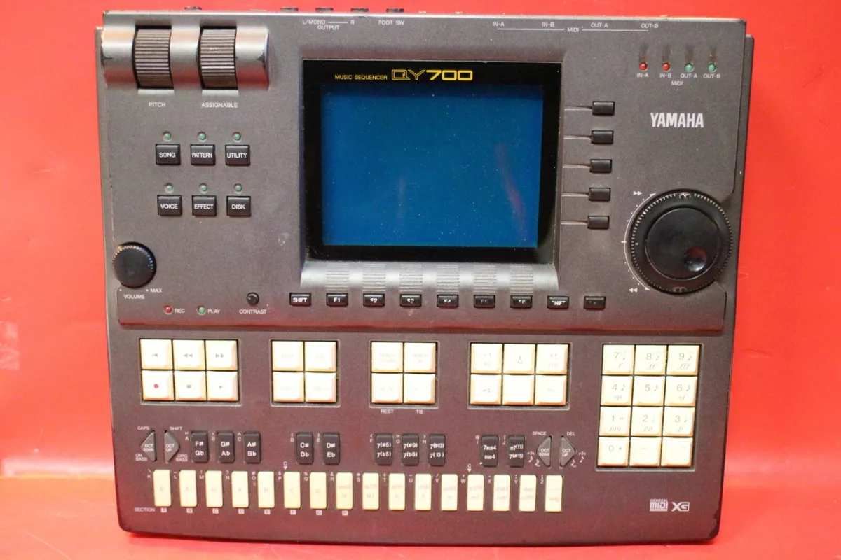 USED YAMAHA QY Music Sequencer Drum Machine Synthesizer QY  U