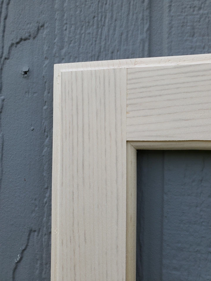 Puertas de gabinete de repuesto marco de vidrio clásico de arce $13,00 cuadrados ft Foto 2 de 4