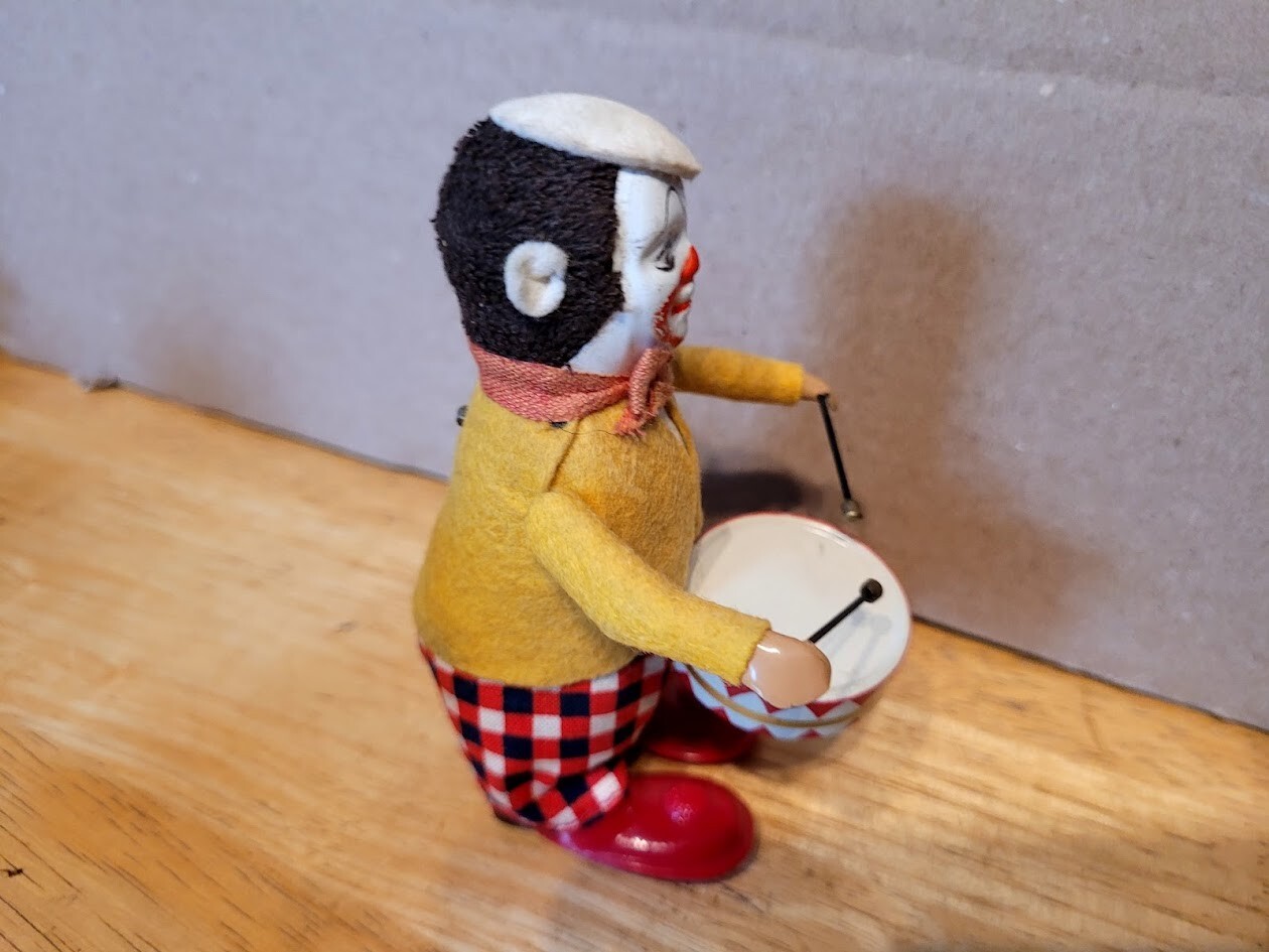 EXCELLENT VINTAGE  SCHUCO WIND UP  DANCING   CLOWN  DRUMMER in BOX