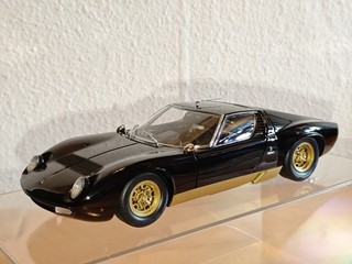 Modellauto KYOSHO 1:18 LAMBORGHINI MIURA P400 SV 1971 Schwarz/Gold OVP TOP!