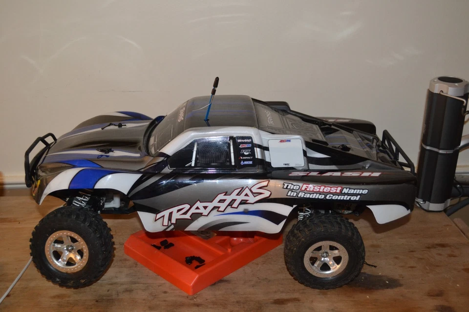 Traxxas Slash 2wd with Battery and TQ Transmitter Great Running Truck - Image 4 of 4
