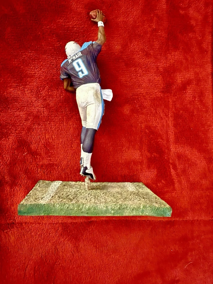 Boneco de ação McFarlane Toy’s NFL Tennessee Titans Steve McNair - Imagem 3 de 4