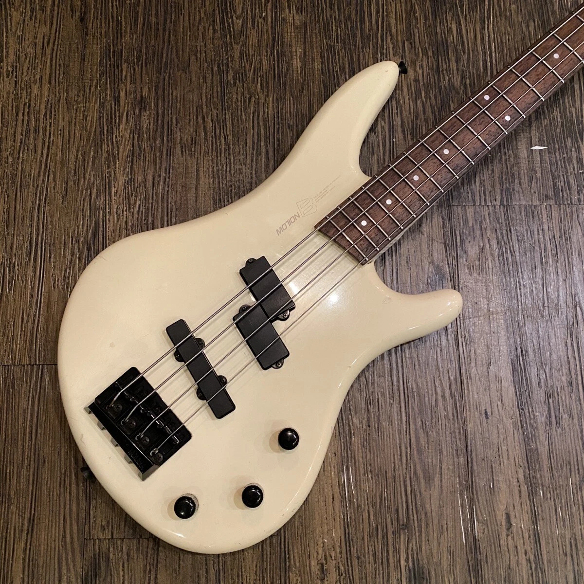 Yamaha MOTION B MB-3R Medium scale White Made in Japan Electric Bass Used