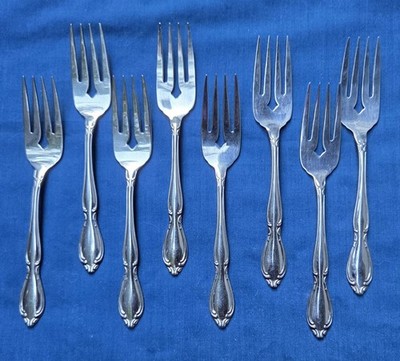 LOT OF 8 ONEIDA STRATHMORE 6 1/4-inch INDIVIDUAL SALAD FORKS DELUXE STAINLESS