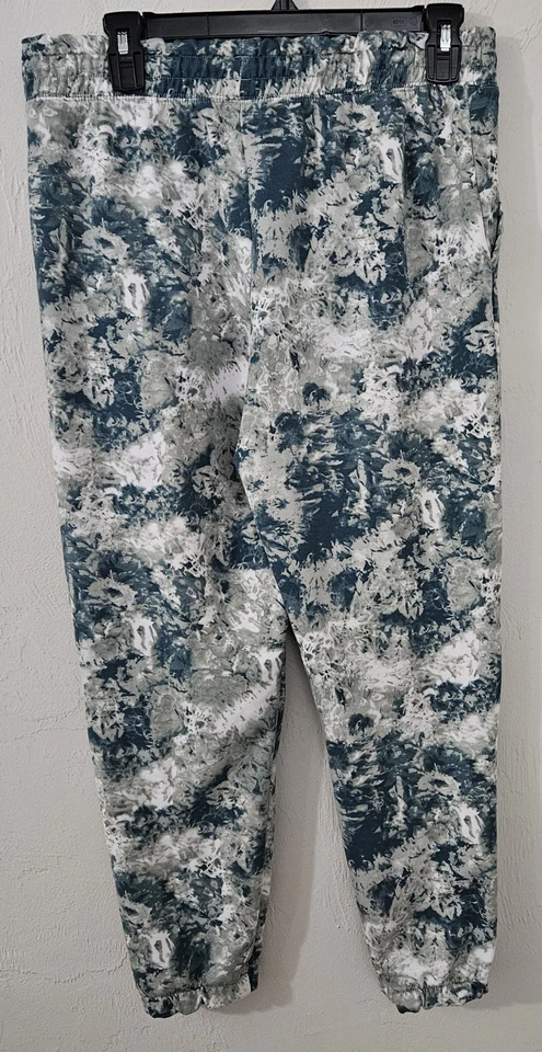 Pantalones de chándal para mujer talla mediana Under Armour UA Rival con estampado de felpa verde ópalo Foto 4 de 4