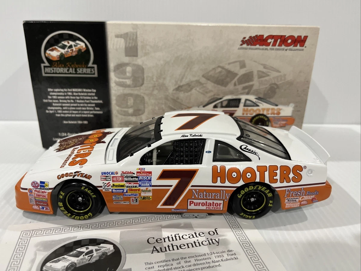 ALAN KULWICKI #7 HOOTERS MATCHBOX 1/64 AUTO PRESSOFUSA – Edizione Da Collezione