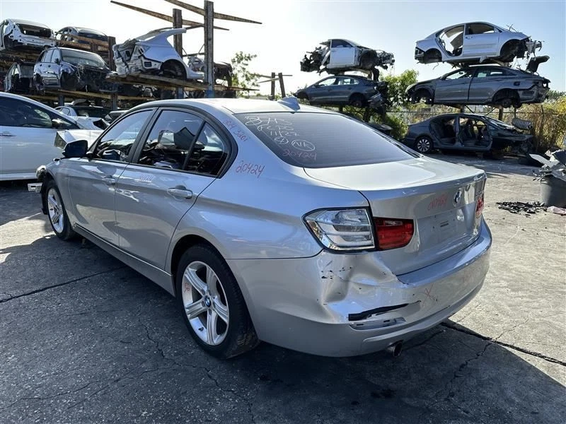 Pinza de pasajero delantera sin freno deportivo para BMW 320i 1037135 12-18 Foto 4 de 4