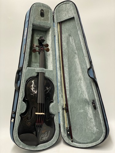 FIDDLE SIGNED BY THE CHARLIE DANIELS BAND WITH CASE AND LETTER OF AU (UD4048735)