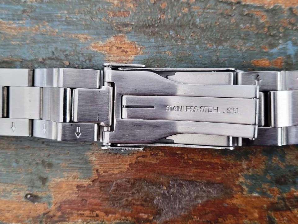 New with Tags "Swiss Army" 20mm Stainless Steel watch Bracelet w/Fliplock clasp - Image 4 of 4