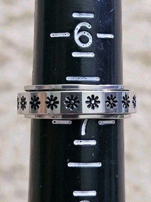 Spinner Ring w/ Flower Pattern, Size 6.75, Fidget Ring, Silver Colored Ring