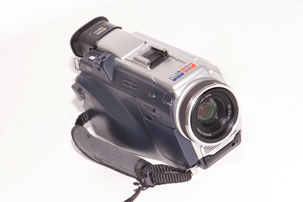 Sony Handycam DCR-TRV50 Bluetooth Mini DV Camcorder w/NightShot +