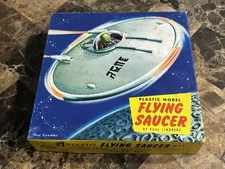 ORIGINAL 1954 PAUL LINDBERG FLYING SAUCER MODEL KIT #517 UFO ASSEMBLY KIT RARE