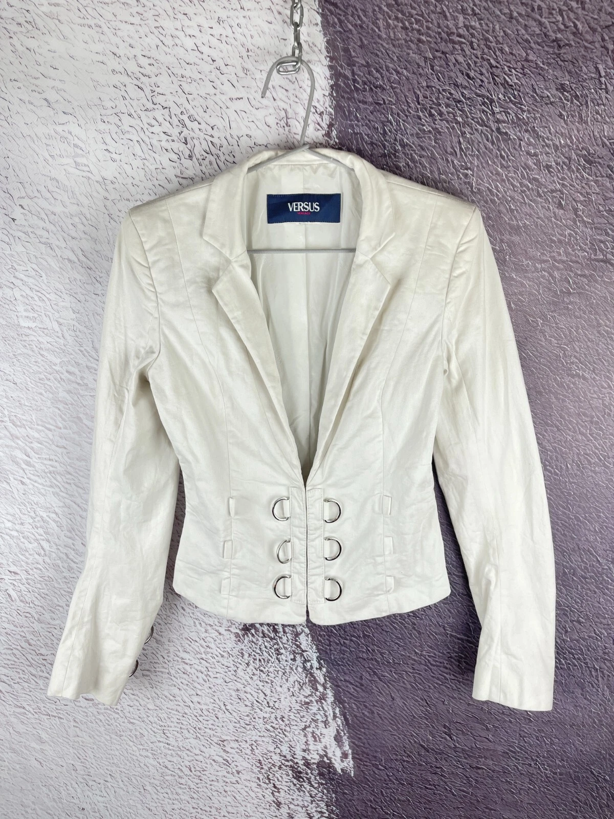 Giacca blazer bianca con bottoni Versus Versace fibbia posteriore