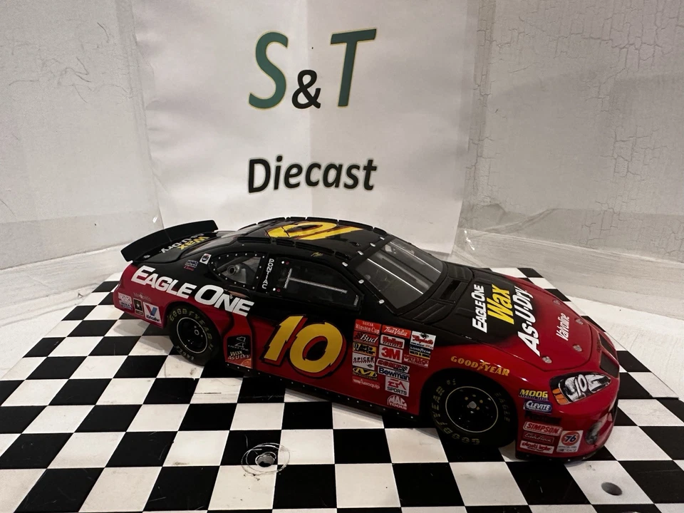 Johnny Benson #10 2003 Valvoline Eagle One Pontiac Grand Prix 1/24 Owners Series - Image 2 of 4