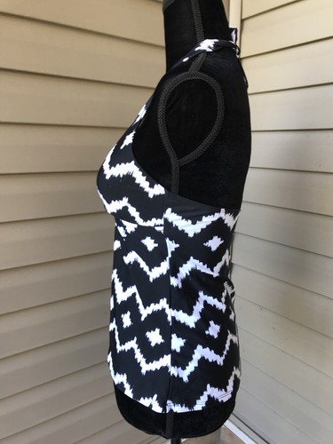 Chaps NWOT Ladies Black/White Geometric Tankini Swim Top; SZ 8. - Picture 2 of 10