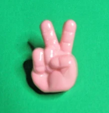 VINTAGE 5/8" HAND PEACE SYMBOL PINK PLASTIC SHANK NOVELTY KIDDIE BUTTON-S615