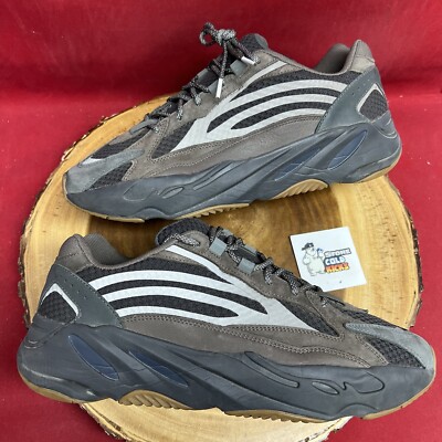Adidas Yeezy Boost 700 V2 Geode Size 13 EG6860 Onyx Mauve Azure