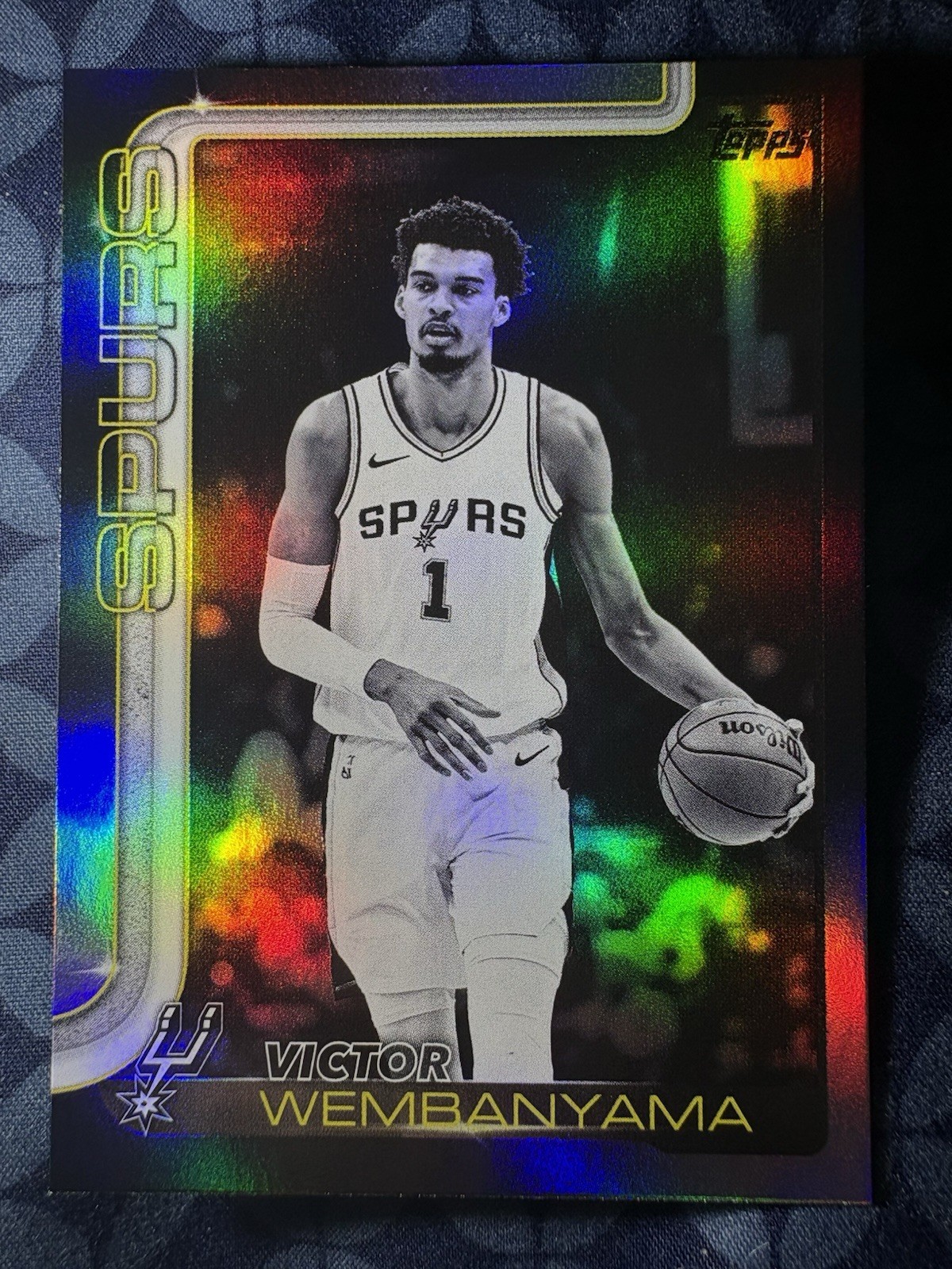 2025-26 Topps Victor Wembanyama Blackout Black Friday Parallel Card #195 Spurs