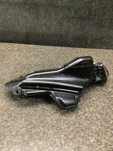 Vent d'admission d'air côté droit 24J Suzuki GSX-R 1000 GSXR 2008 - Photo 1/5
