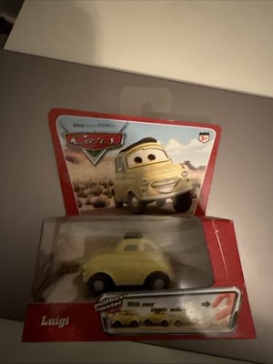 2005 LUIGI PULLBAX MOTOR DESERT SCENE DISNEY WORLD PIXAR OF CARS OPEN PACKAGE