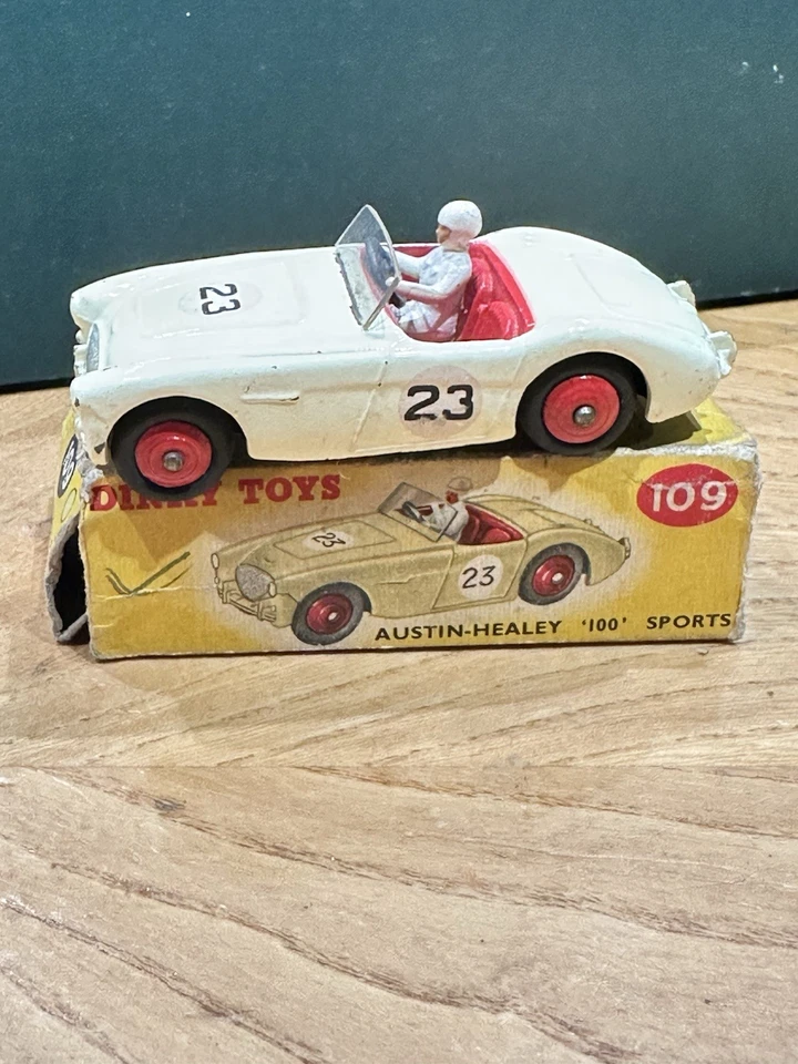 dinky toys meccano AUSTIN HEALEY 100 SPORT 109 WHITE original boxed & paint - Image 2 of 4