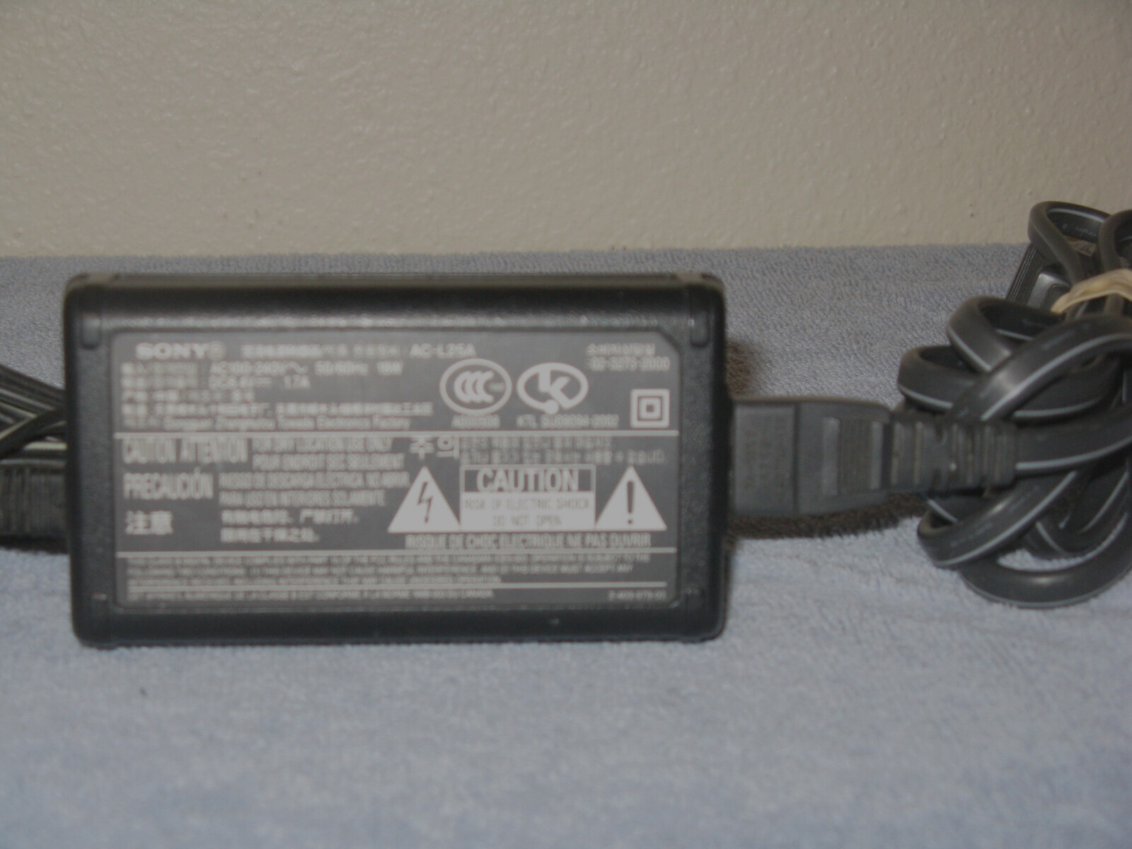 ****GENUINE SONY 8.4V-1.7A AC POWER ADAPTER FOR VIDEO CAMERA (AC-L25A)****